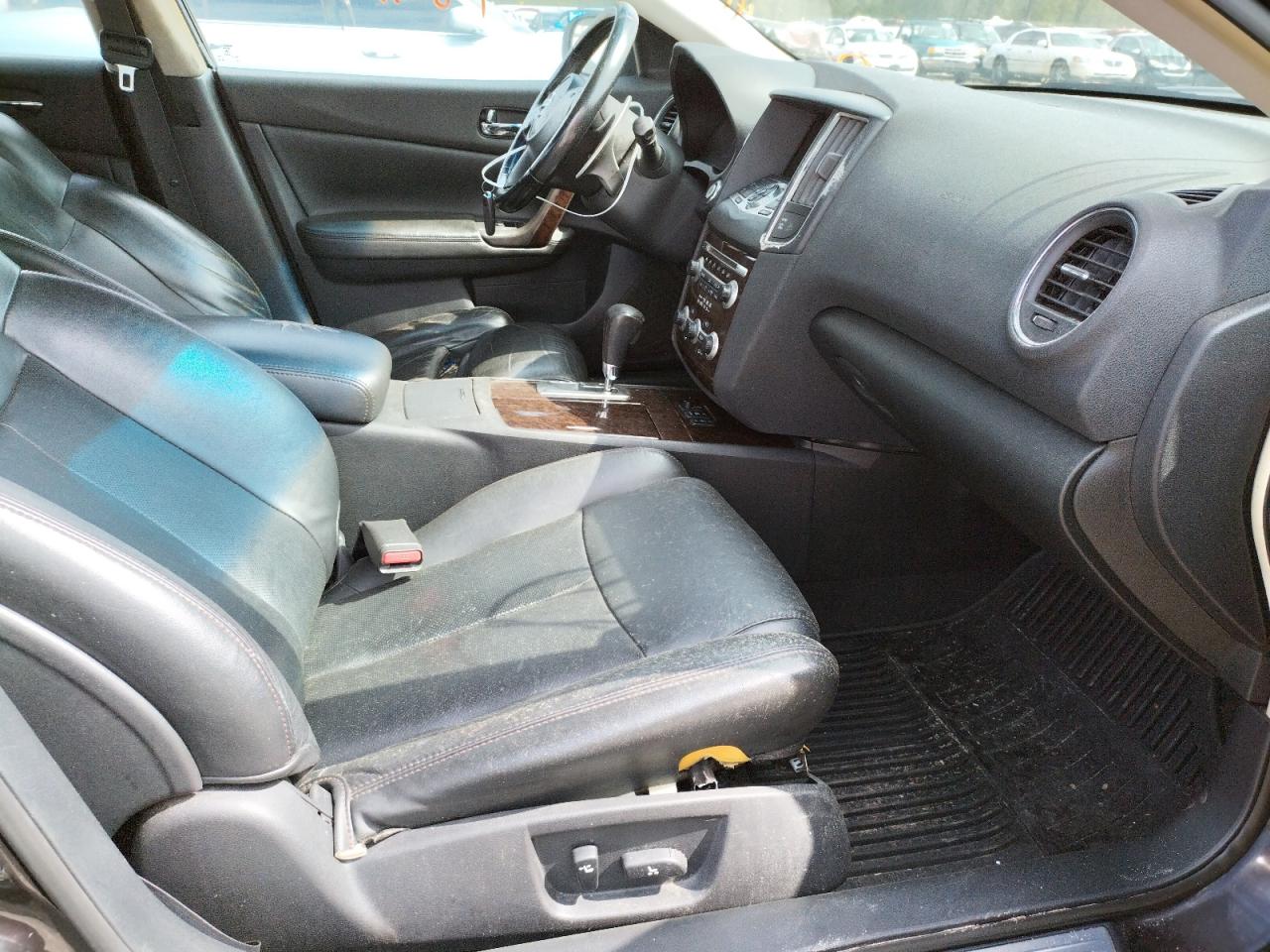 Photo 5 from auction – 2010 NISSAN MAXIMA S with VIN 1N4AA5AP5AC823779