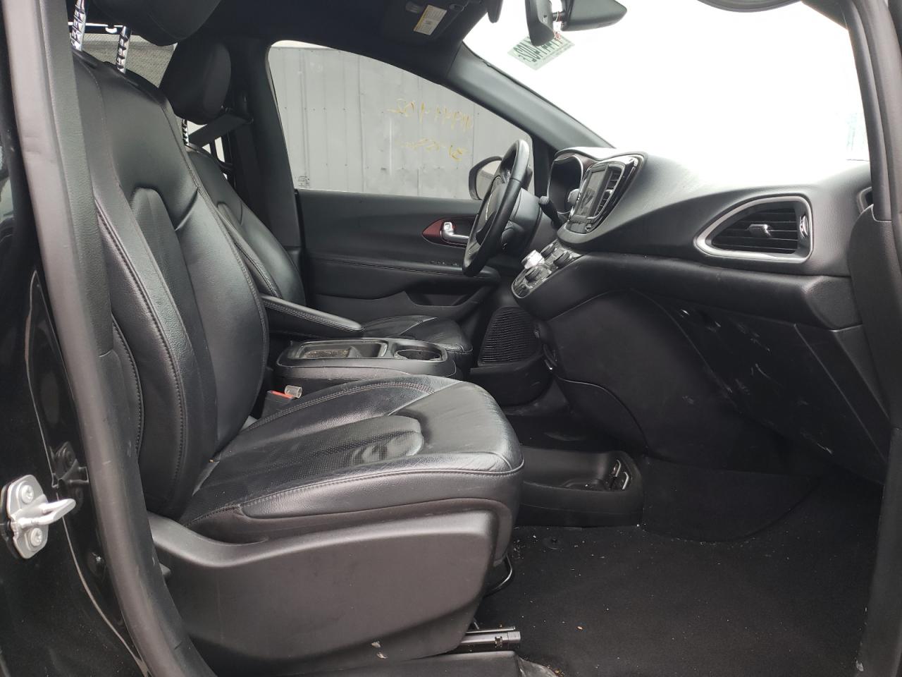 Photo 5 from auction – 2020 CHRYSLER PACIFICA T with VIN 2C4RC1BG6LR100970