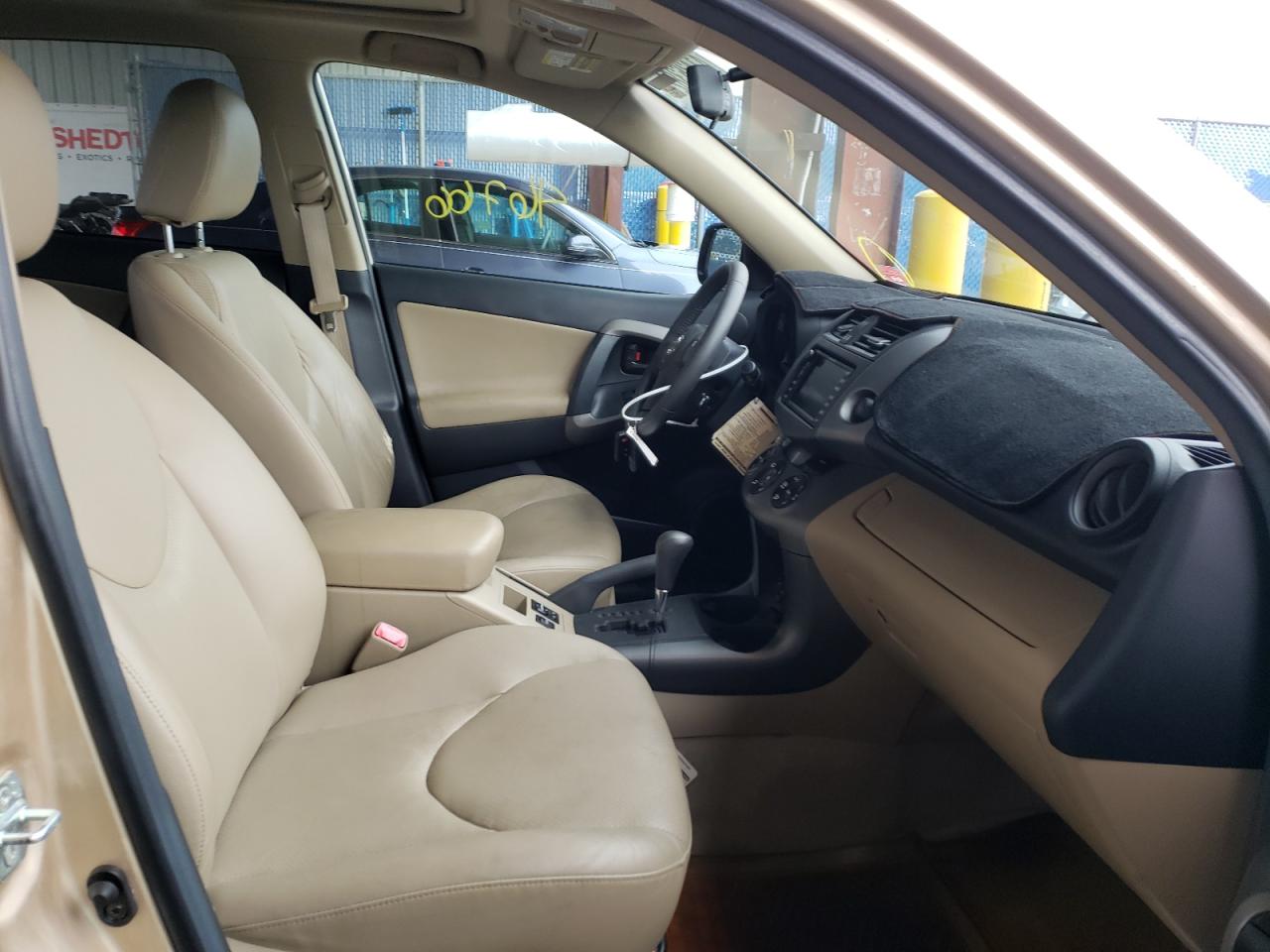 Photo 5 from auction – 2010 TOYOTA RAV4 LIMIT with VIN 2T3YF4DV4AW031831