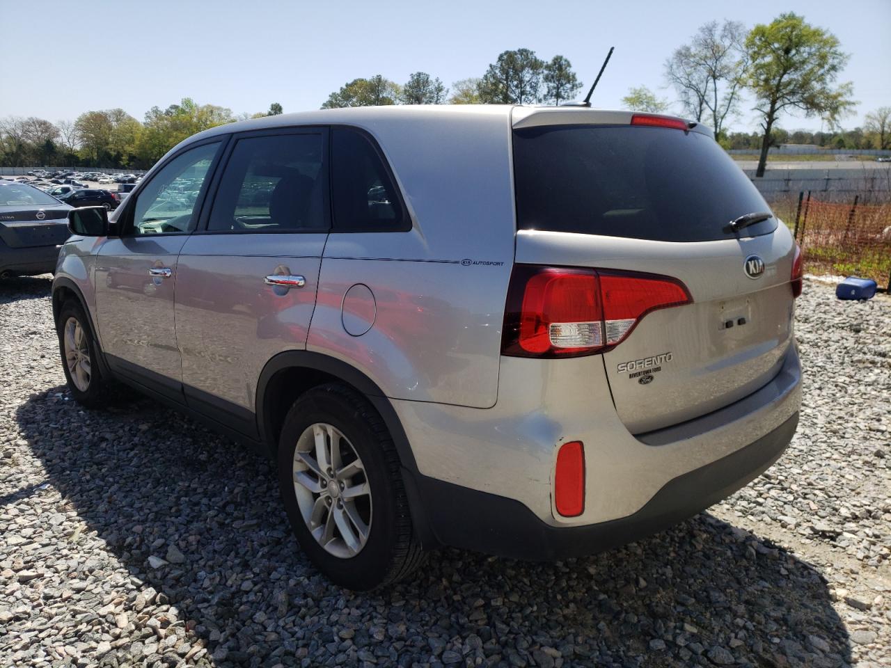 Photo 3 from auction – 2015 KIA SORENTO LX with VIN 5XYKT3A69FG604265