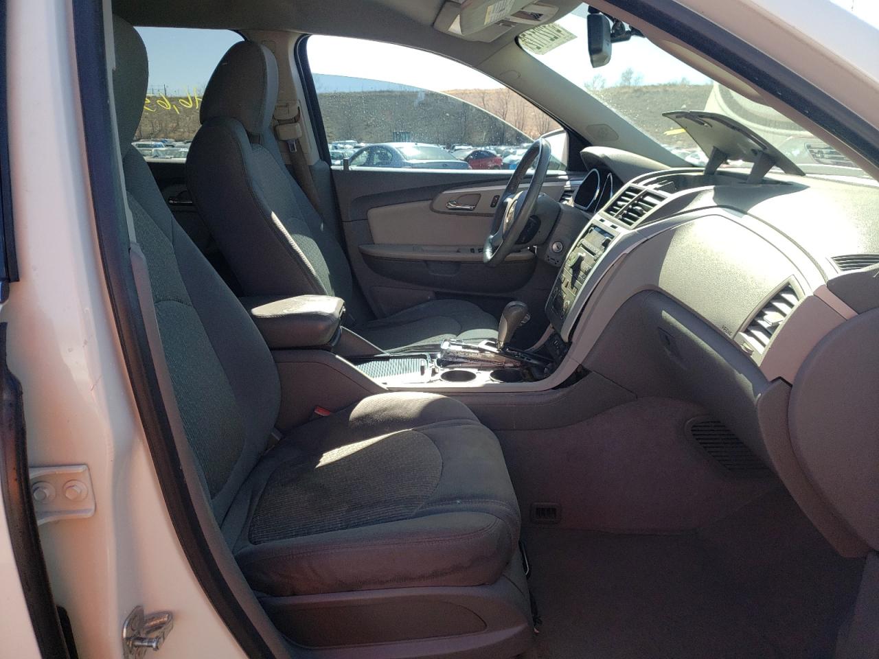 Photo 5 from auction – 2012 CHEVROLET TRAVERSE L with VIN 1GNKVJED1CJ142973