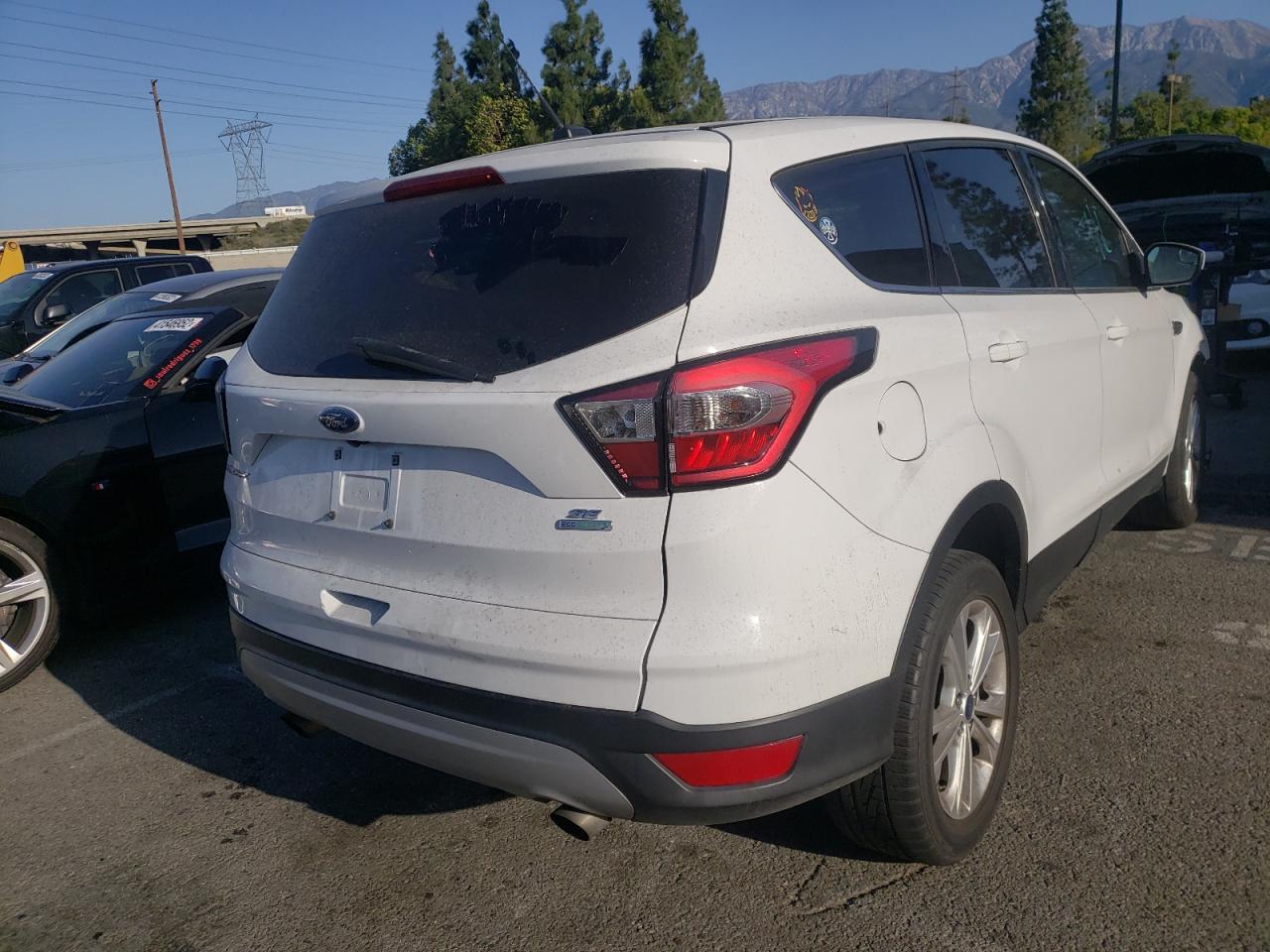 Photo 4 from auction – 2017 FORD ESCAPE SE with VIN 1FMCU0GD6HUC34735