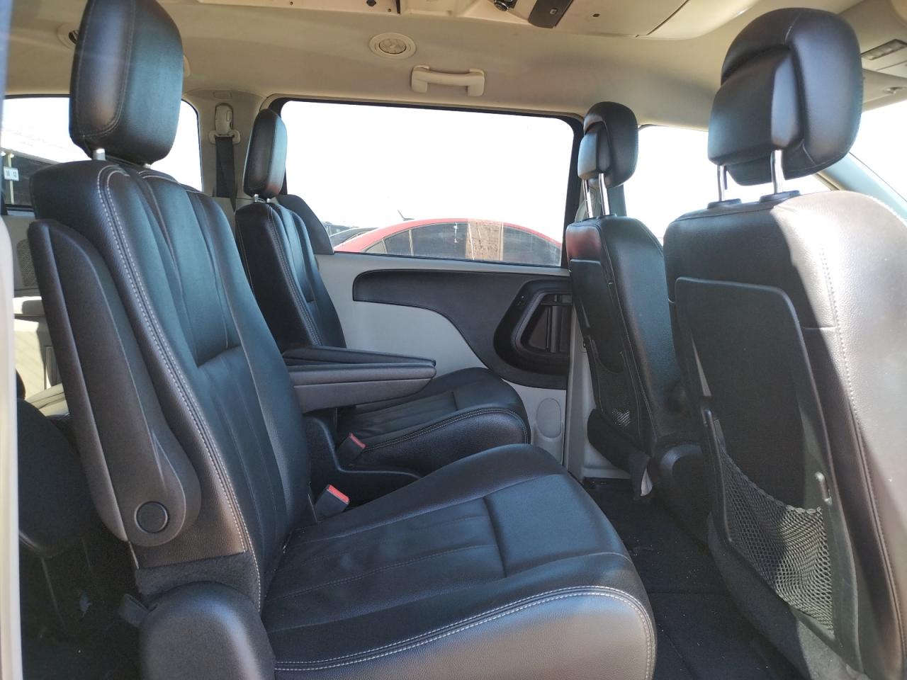 Photo 6 from auction – 2015 CHRYSLER TOWN & COU with VIN 2C4RC1BG9FR595038