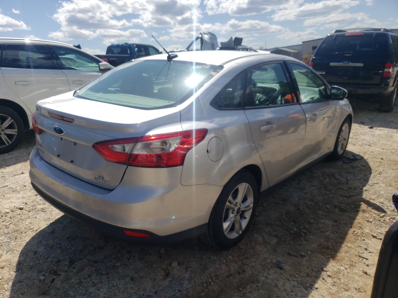Photo 4 from auction – 2014 FORD FOCUS SE with VIN 1FADP3F28EL153518