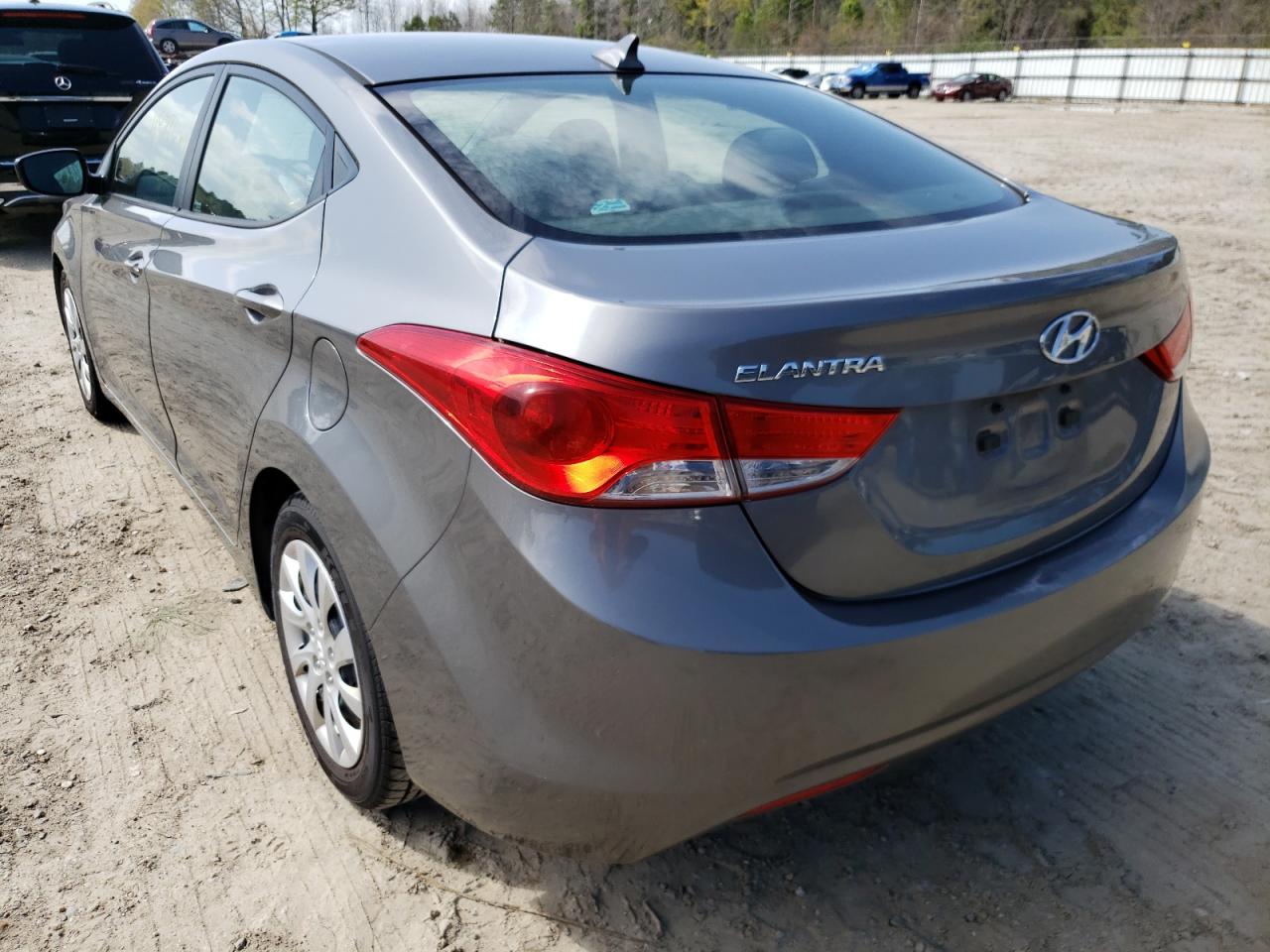 Photo 3 from auction – 2013 HYUNDAI ELANTRA with VIN 5NPDH4AE1DH193067