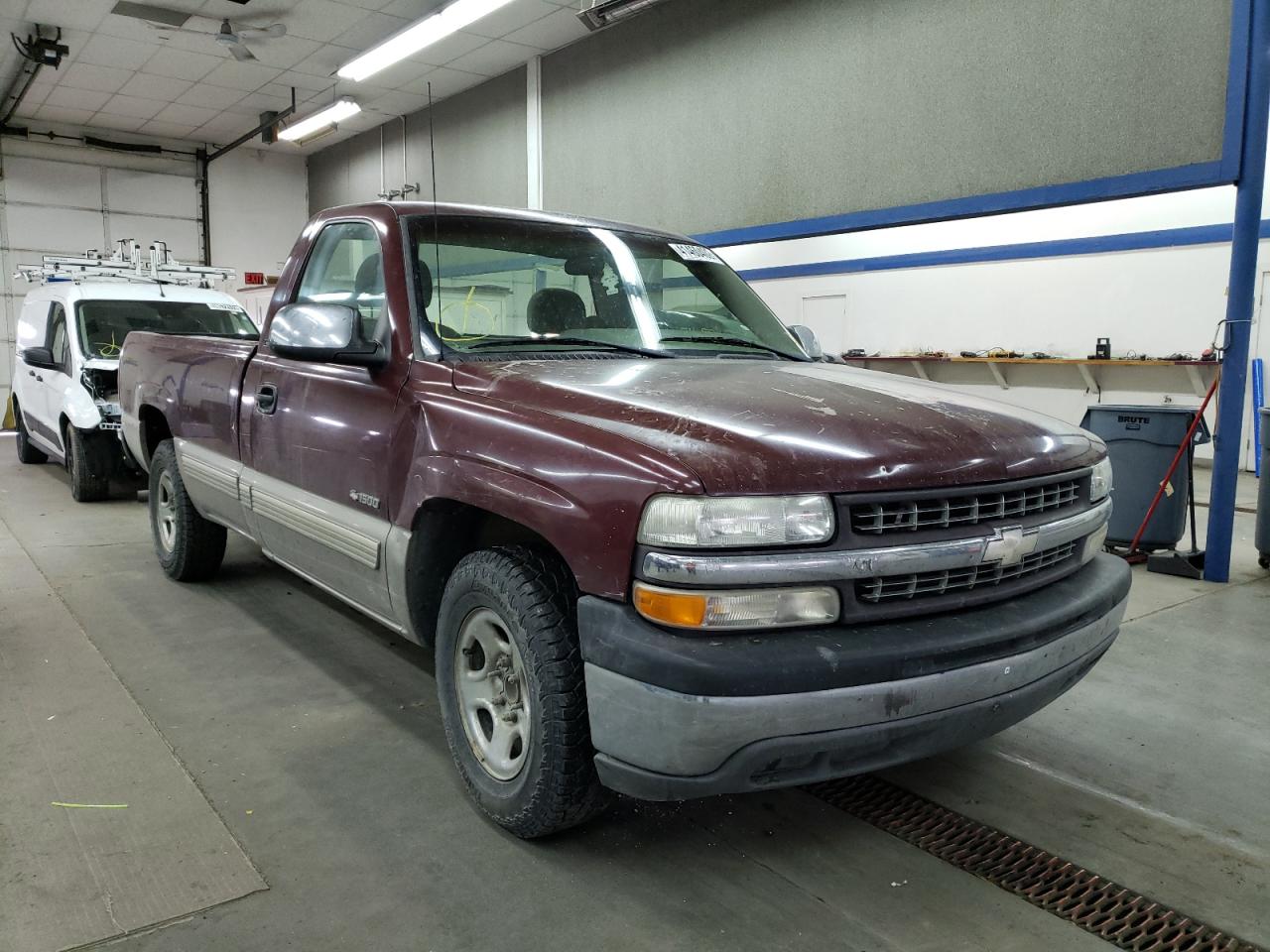 CHEVROLET SILVERADO 2000 with VIN 1GCEC14T2YE174285 - Photo from auction