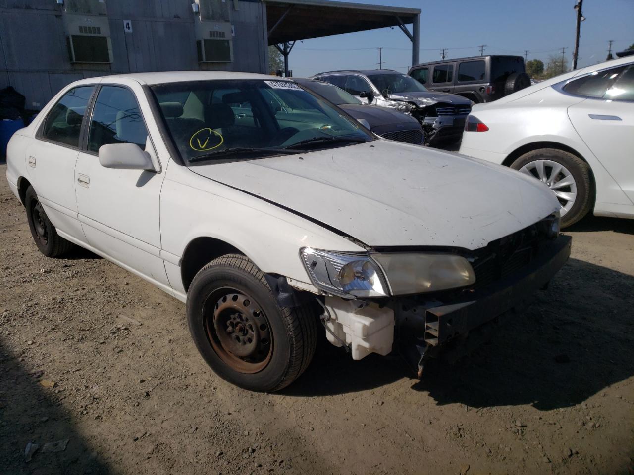 TOYOTA CAMRY CE 2000 with VIN 4T1BG22K5YU934704 - Photo from auction