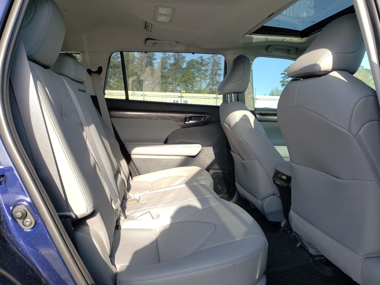 Photo 6 from auction – 2021 TOYOTA HIGHLANDER with VIN 5TDYARAH2MS507011