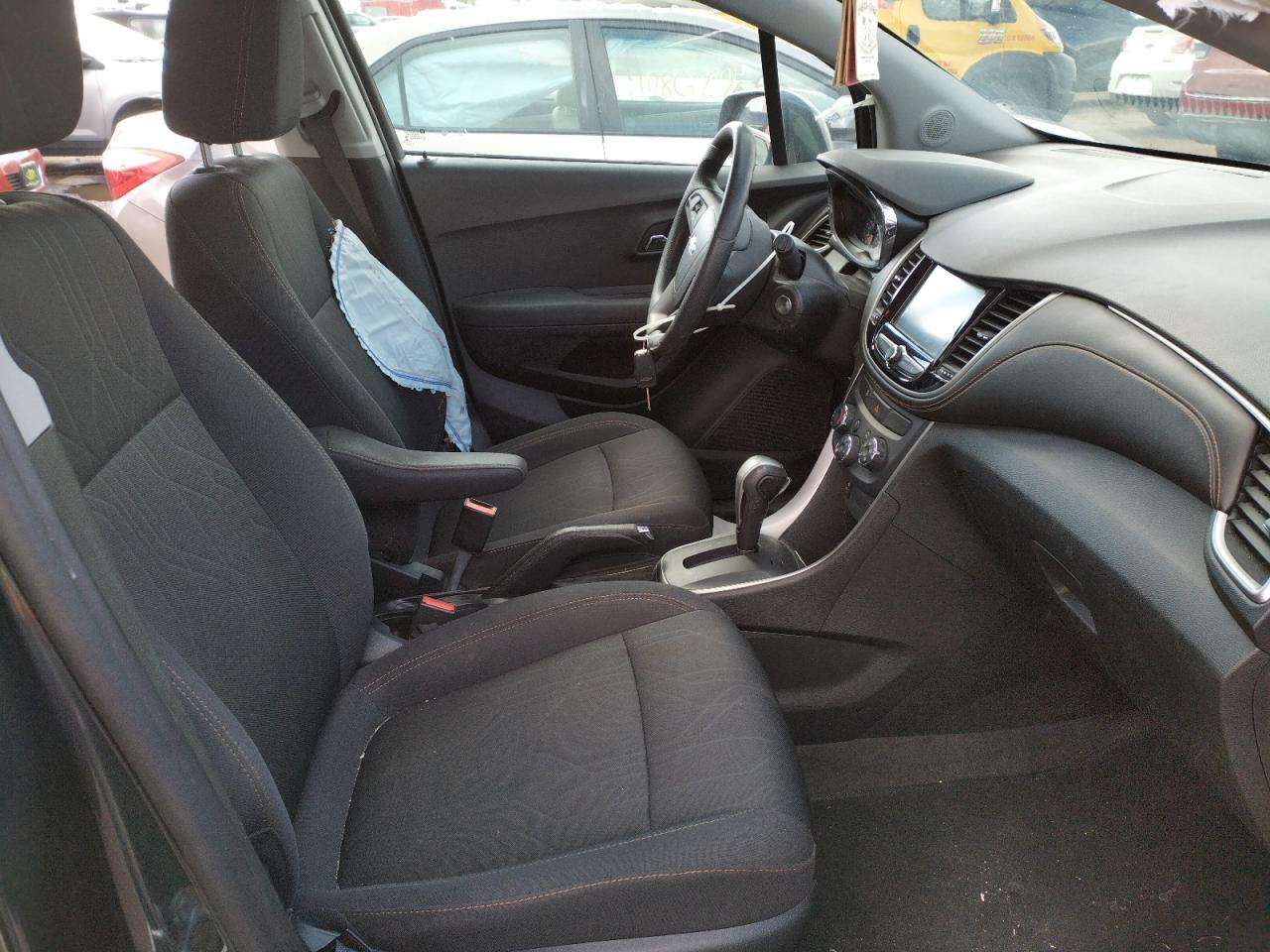 Photo 5 from auction – 2017 CHEVROLET TRAX 1LT with VIN 3GNCJLSB7HL223247