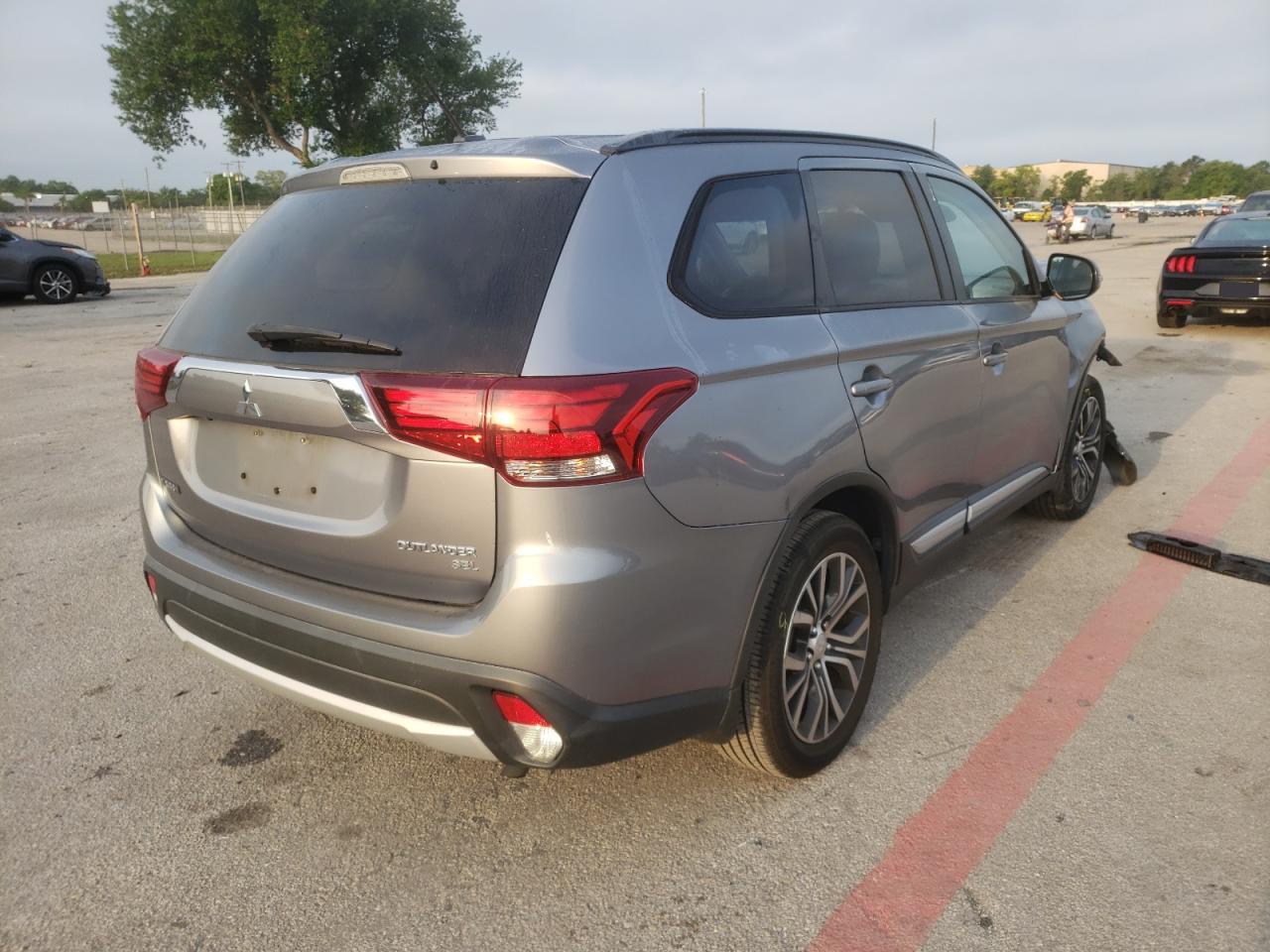 Photo 4 from auction – 2016 MITSUBISHI OUTLANDER with VIN JA4AD3A33GZ003154