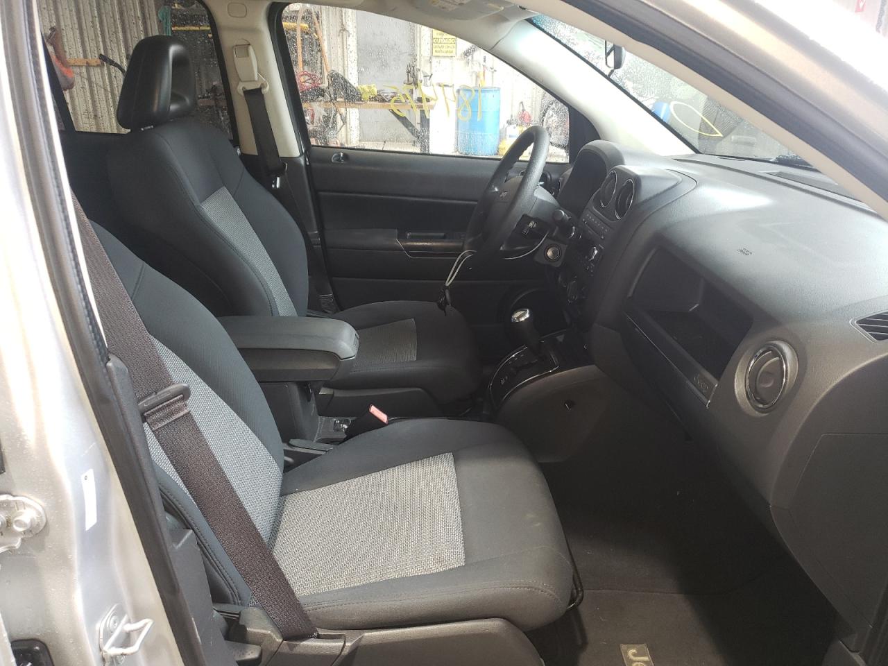 Photo 5 from auction – 2009 JEEP COMPASS SP with VIN 1J4FF47B29D210459