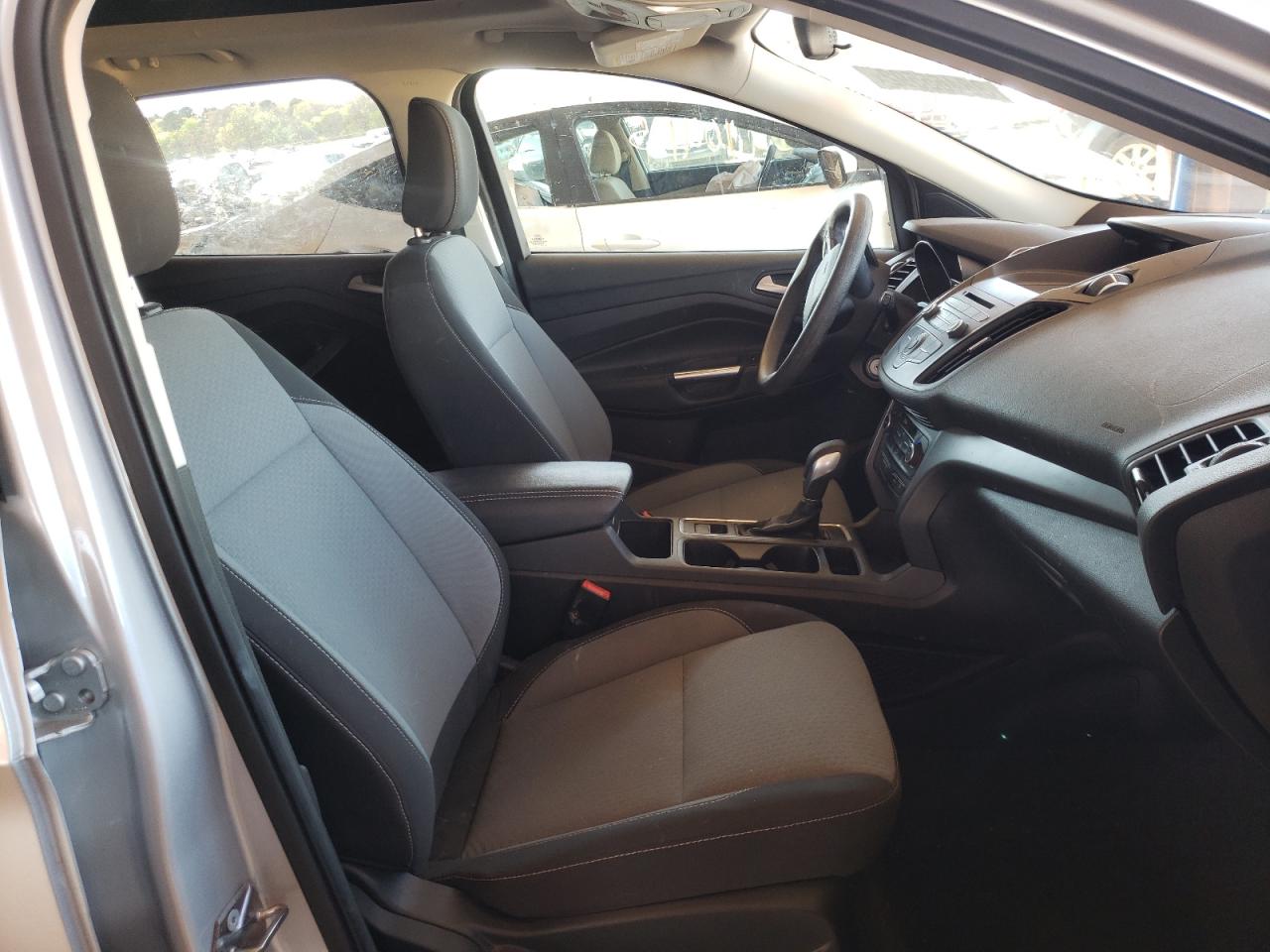 Photo 5 from auction – 2018 FORD ESCAPE SE with VIN 1FMCU0GD0JUB76028