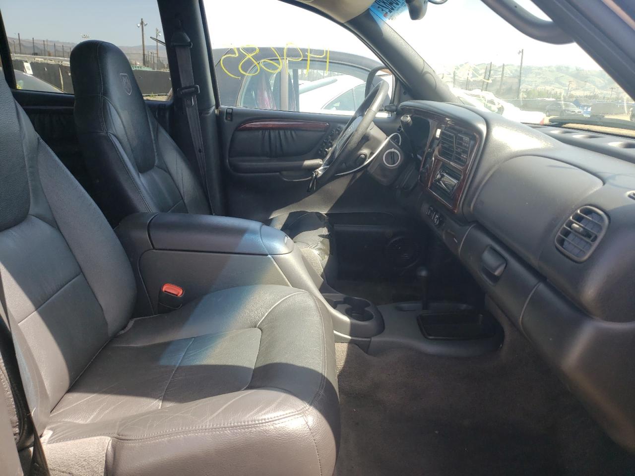 Photo 5 from auction – 2000 DODGE DURANGO with VIN 1B4HS28N4YF269956