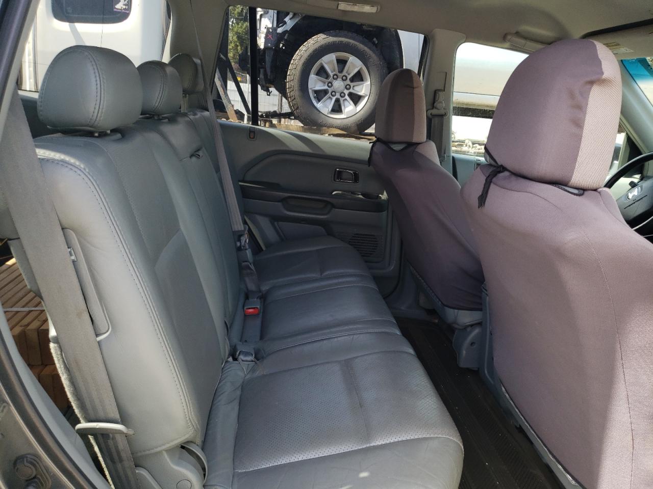 Photo 6 from auction – 2004 HONDA PILOT EXL with VIN 2HKYF18634H556473
