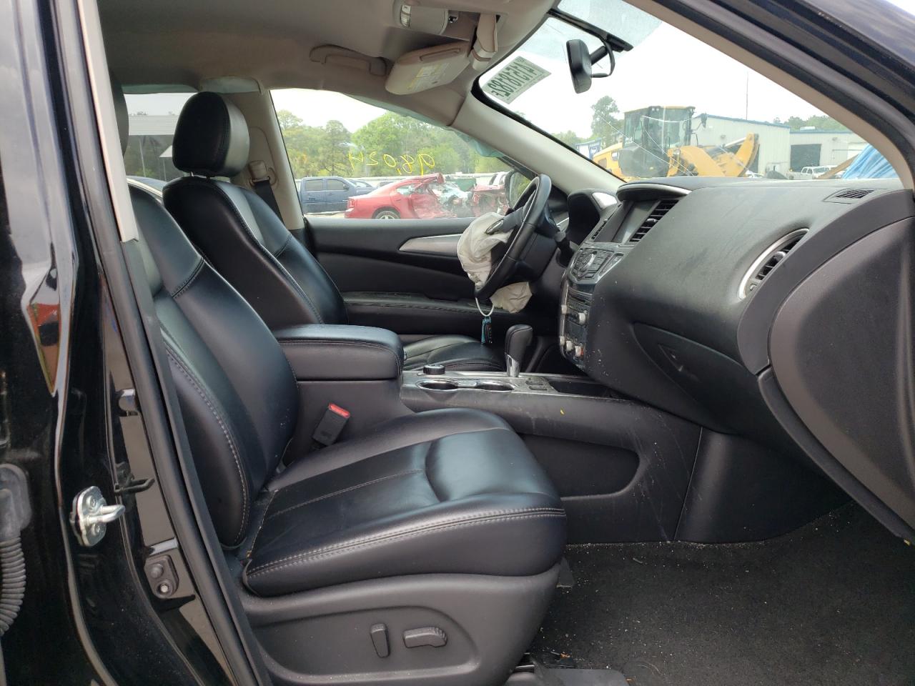 Photo 5 from auction – 2017 NISSAN PATHFINDER with VIN 5N1DR2MM4HC689465