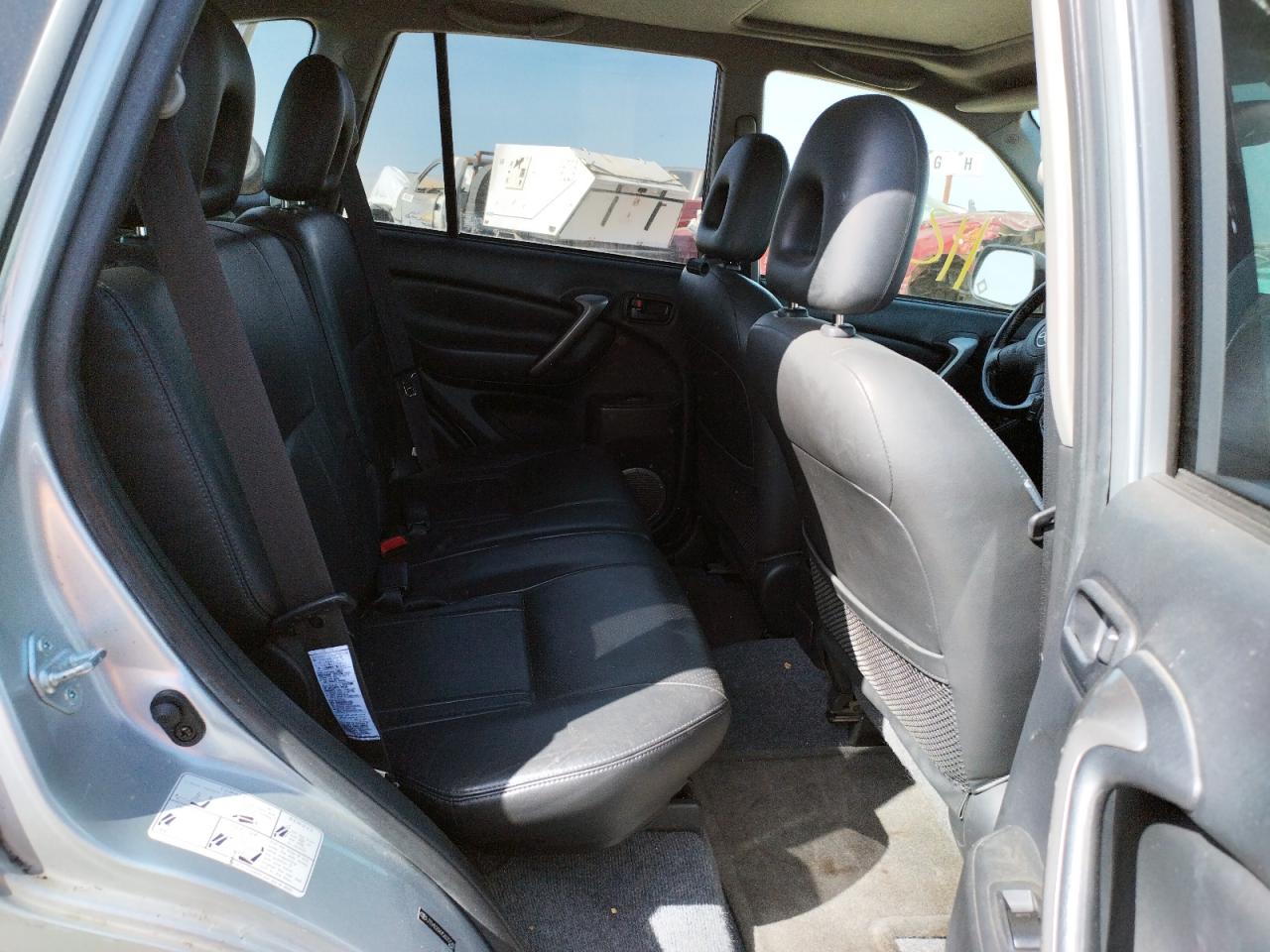 Photo 6 from auction – 2005 TOYOTA RAV4 with VIN JTEHD20VX56032260