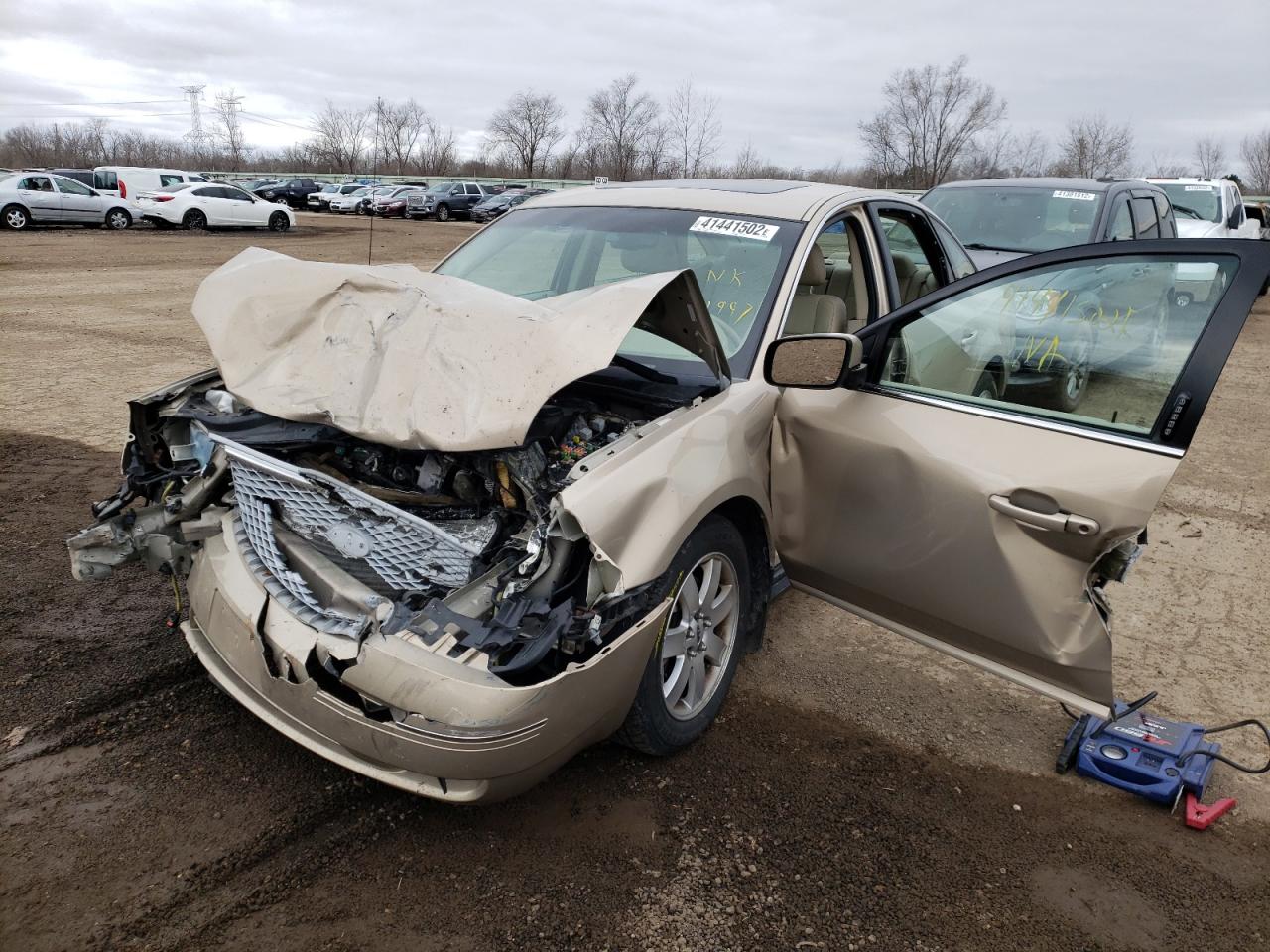 Photo 2 from auction – 2007 FORD FIVE HUNDR with VIN 1FAFP24157G101997