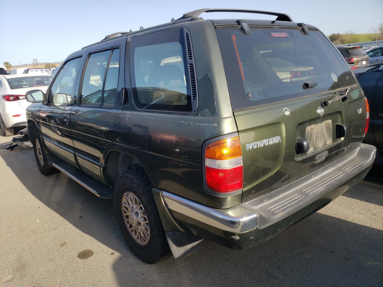 Photo 3 from auction – 1997 NISSAN PATHFINDER with VIN JN8AR05Y1VW160728