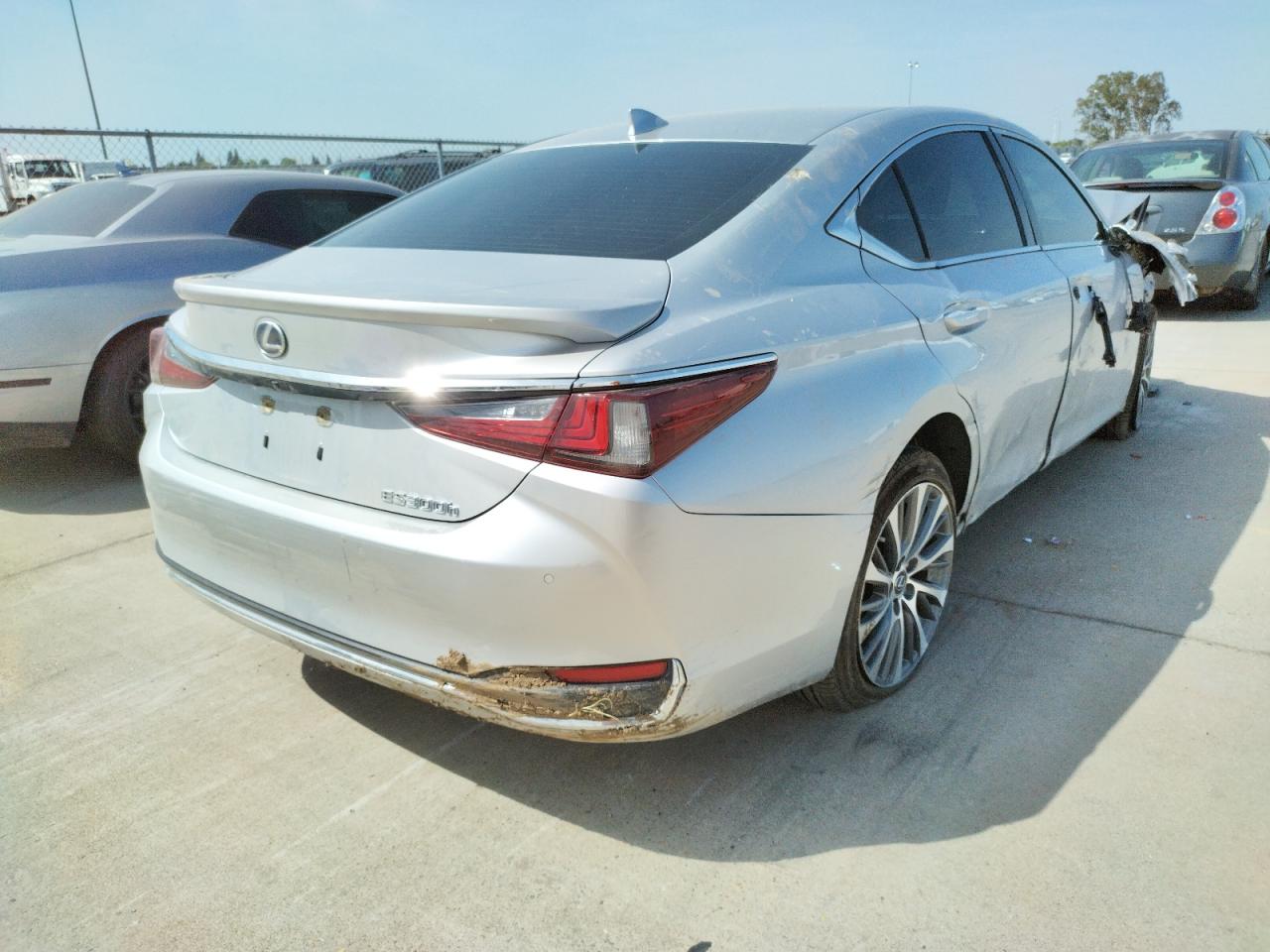 Photo 4 from auction – 2019 LEXUS ES 300H with VIN 58AB21B16KU002611