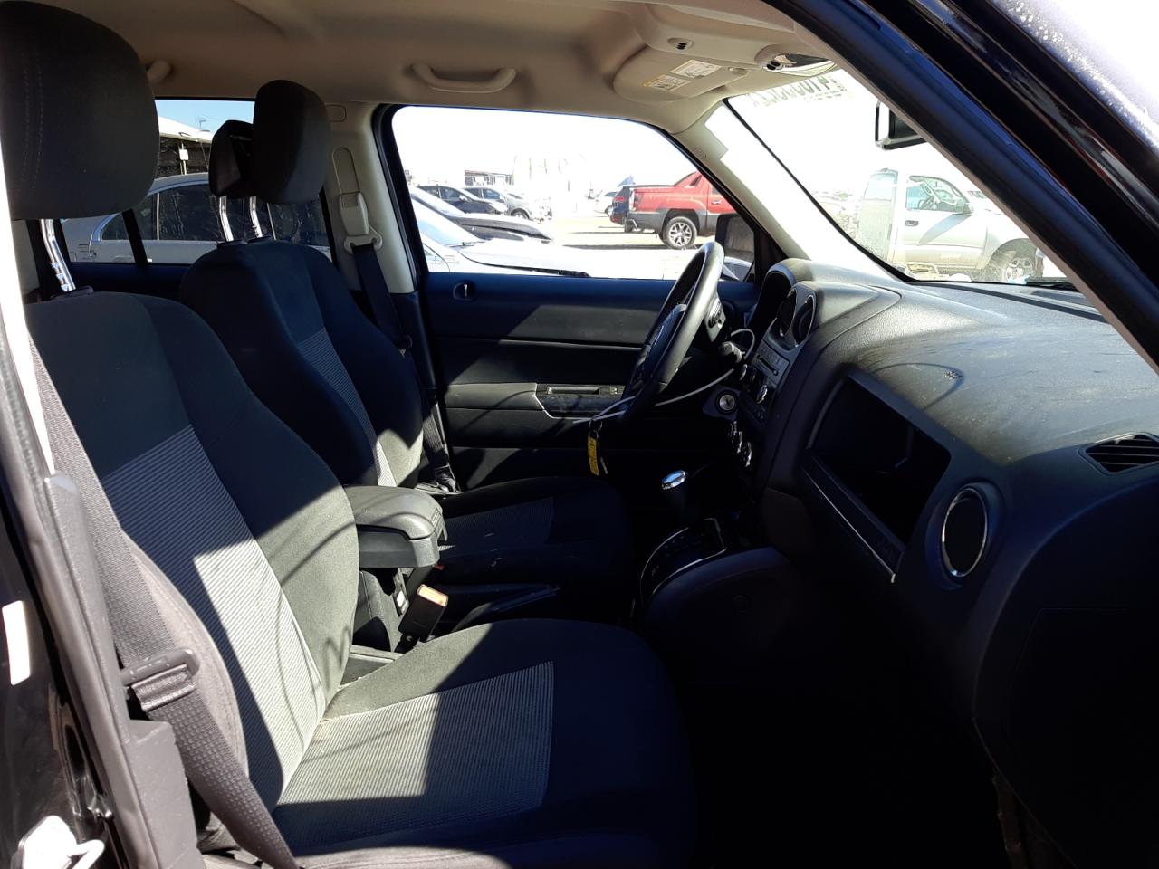 Photo 5 from auction – 2015 JEEP PATRIOT LA with VIN 1C4NJPFA2FD262583