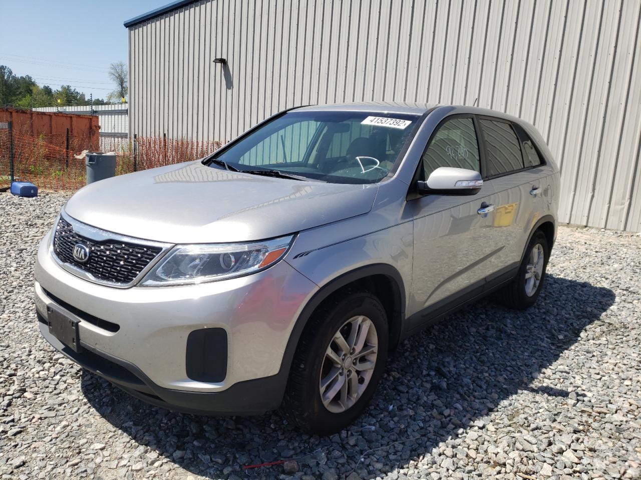 Photo 2 from auction – 2015 KIA SORENTO LX with VIN 5XYKT3A69FG604265