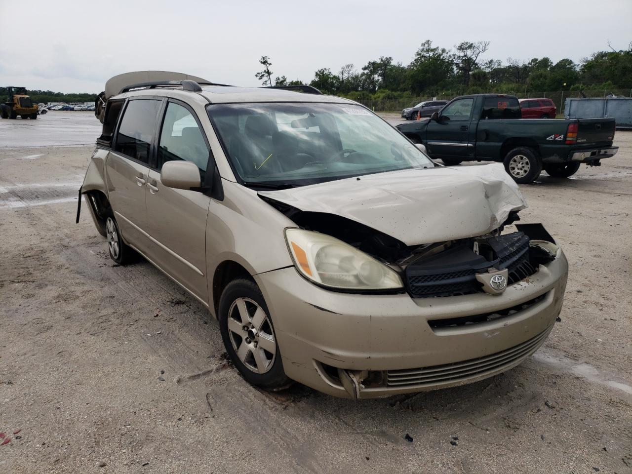 TOYOTA SIENNA XLE 2004 with VIN 5TDZA22C44S199628 - Photo from auction