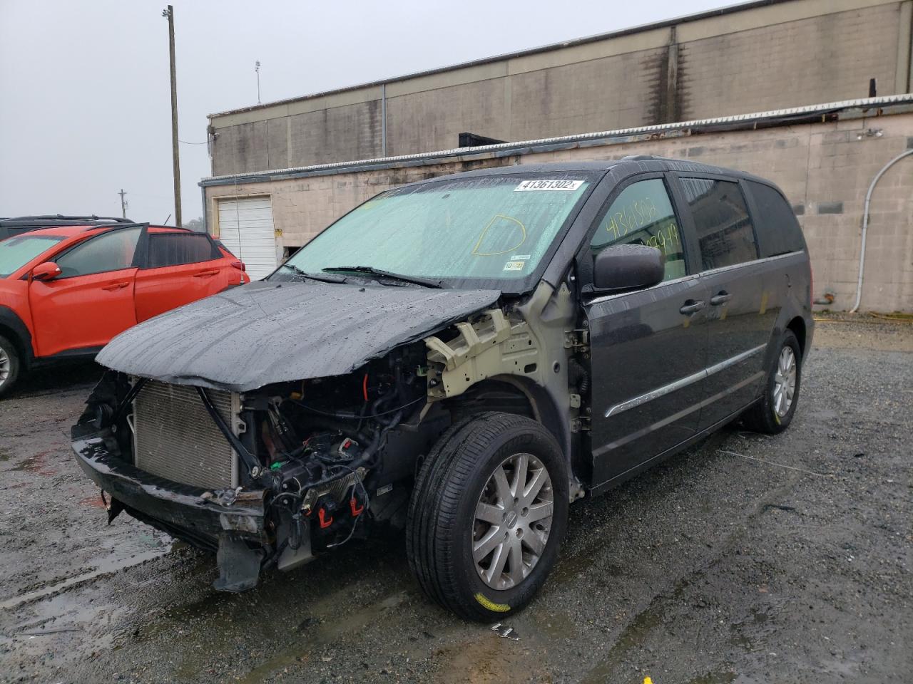 Photo 2 from auction – 2015 CHRYSLER TOWN & COU with VIN 2C4RC1BG4FR743094
