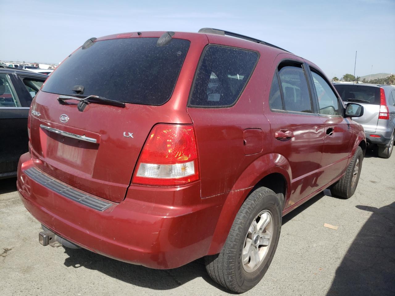 Photo 4 from auction – 2005 KIA SORENTO EX with VIN KNDJD733655496052