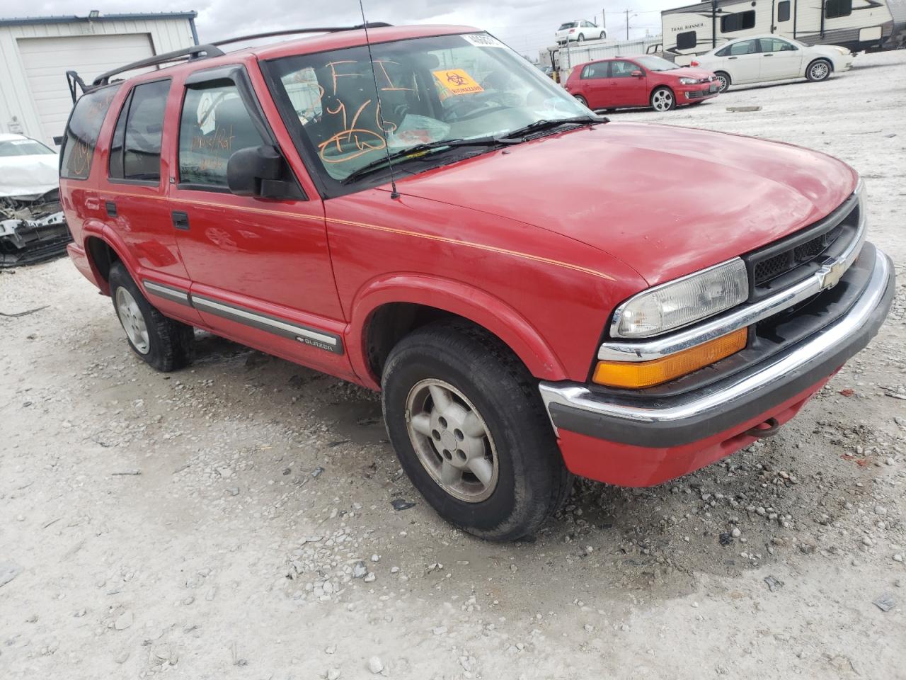 CHEVROLET BLAZER 2000 with VIN 1GNDT13W3Y2177129 - Photo from auction