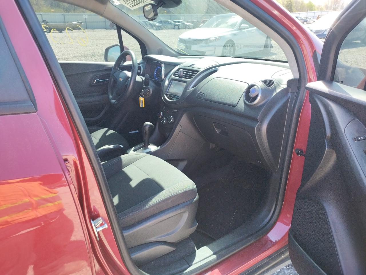 Photo 5 from auction – 2015 CHEVROLET TRAX LS with VIN KL7CJKSB6FB168837