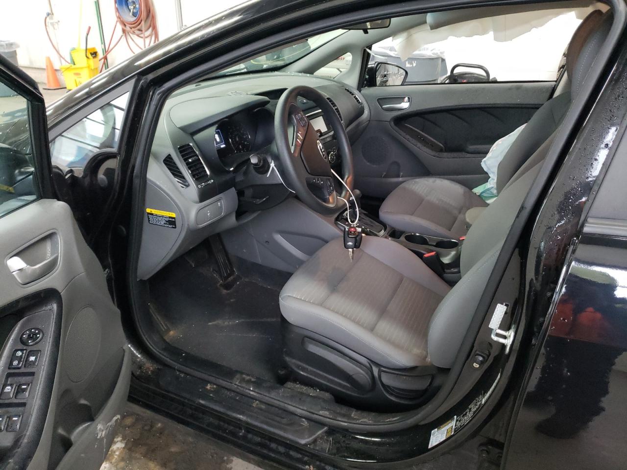 Photo 5 from auction – 2017 KIA FORTE LX with VIN 3KPFL4A75HE054398