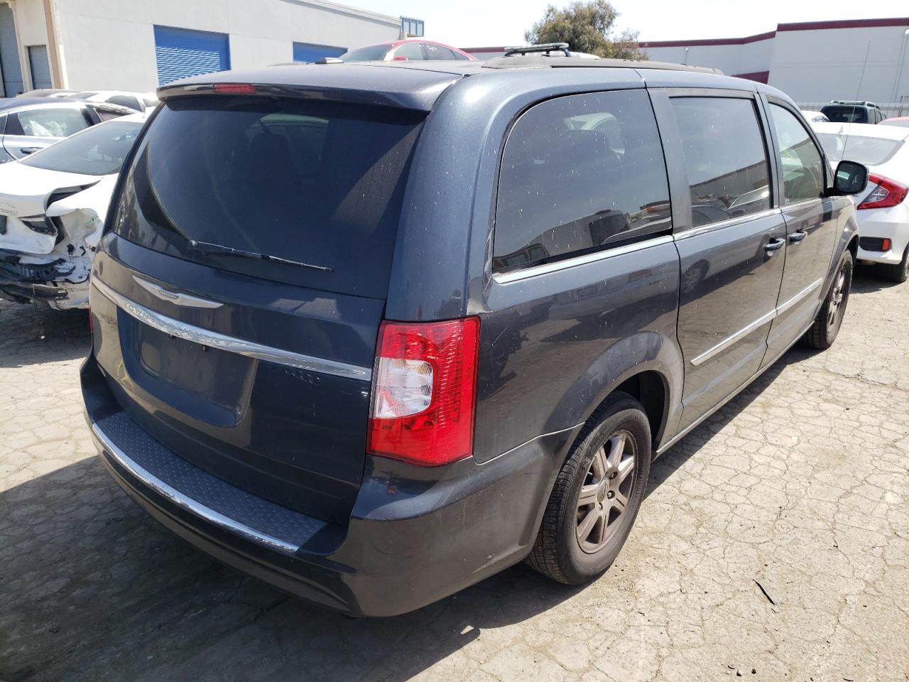 Photo 4 from auction – 2013 CHRYSLER TOWN AND C with VIN 2C4RC1BG3DR630203