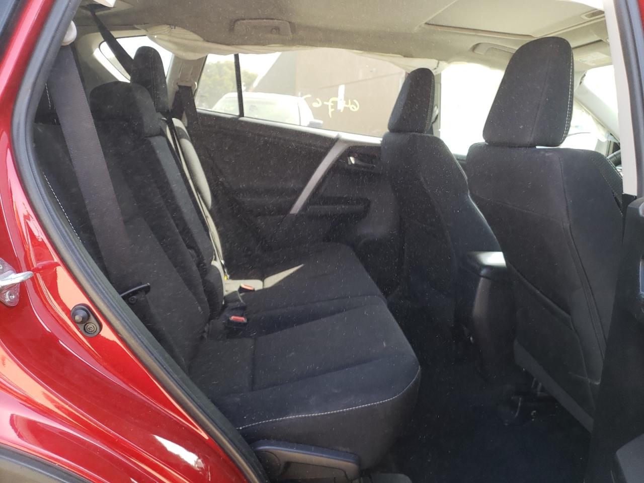 Photo 6 from auction – 2017 TOYOTA RAV4 XLE with VIN 2T3RFREVXHW596935