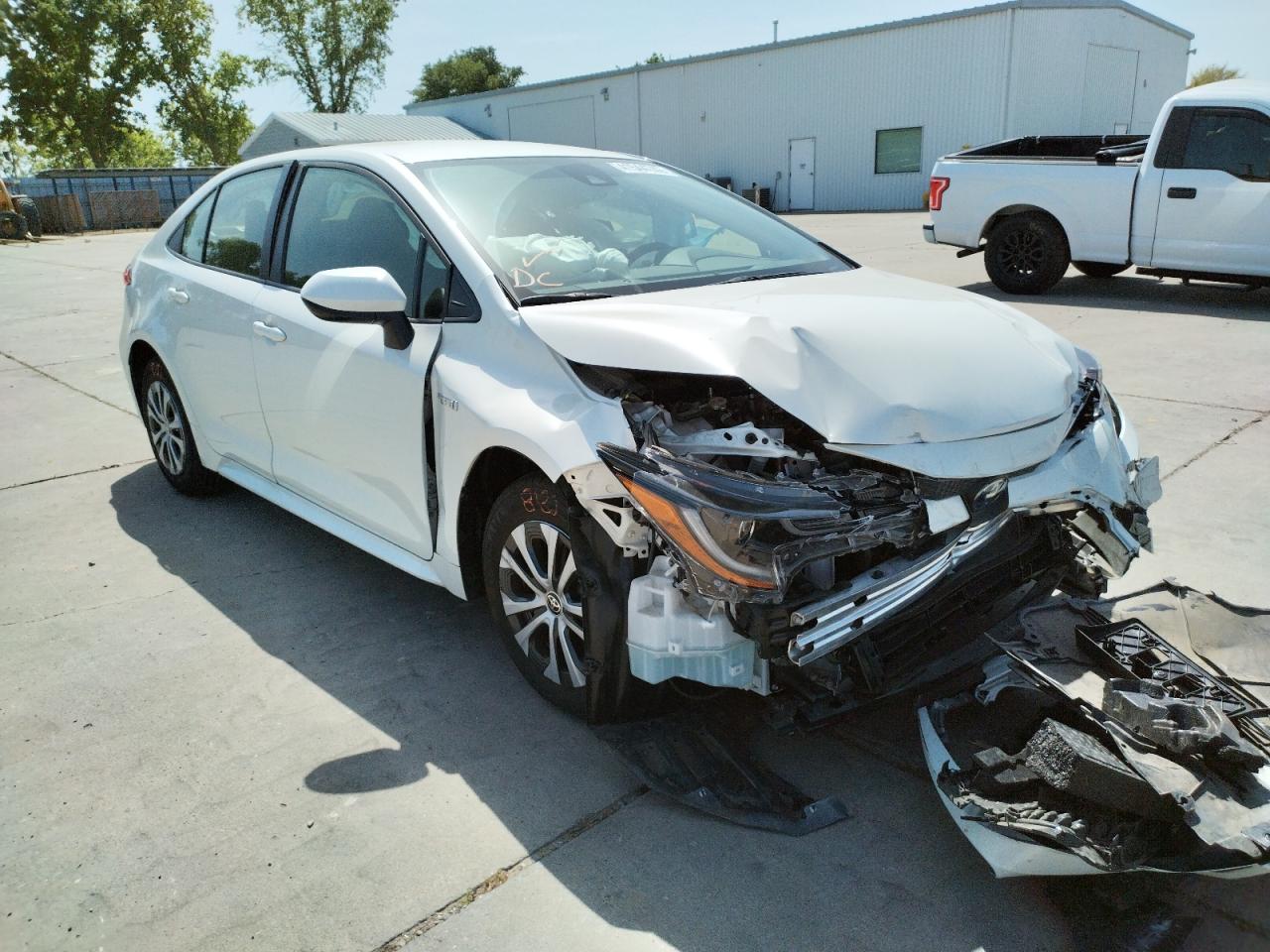 TOYOTA COROLLA LE 2021 with VIN JTDEAMDE7MJ005924 - Photo from auction