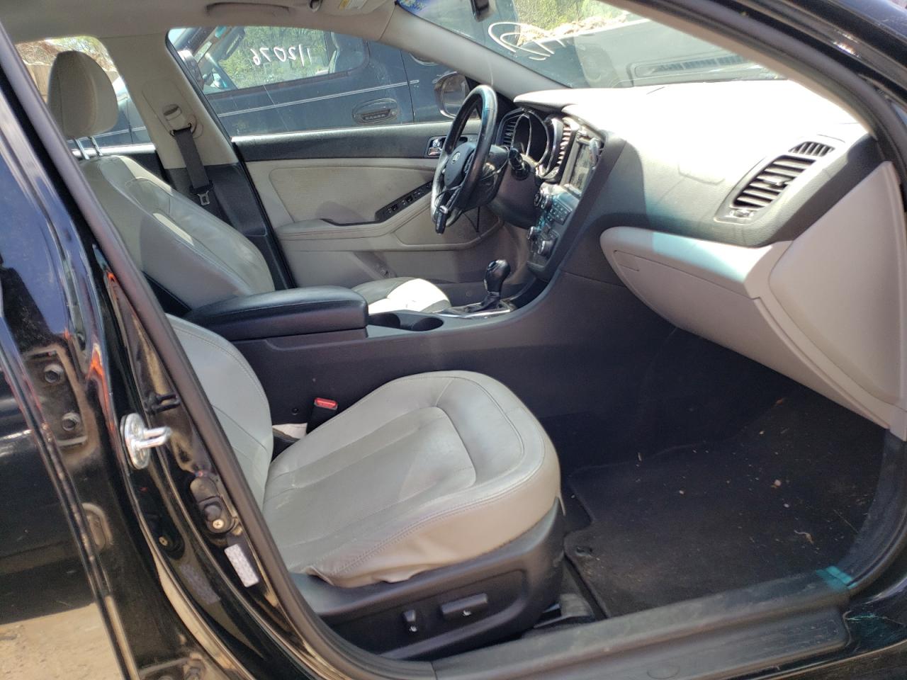 Photo 5 from auction – 2011 KIA OPTIMA EX with VIN KNAGN4A72B5177977