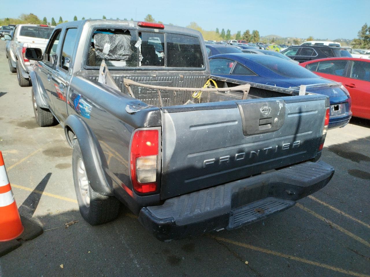 Photo 3 from auction – 2000 NISSAN FRONTIER C with VIN 1N6ED27T9YC422250
