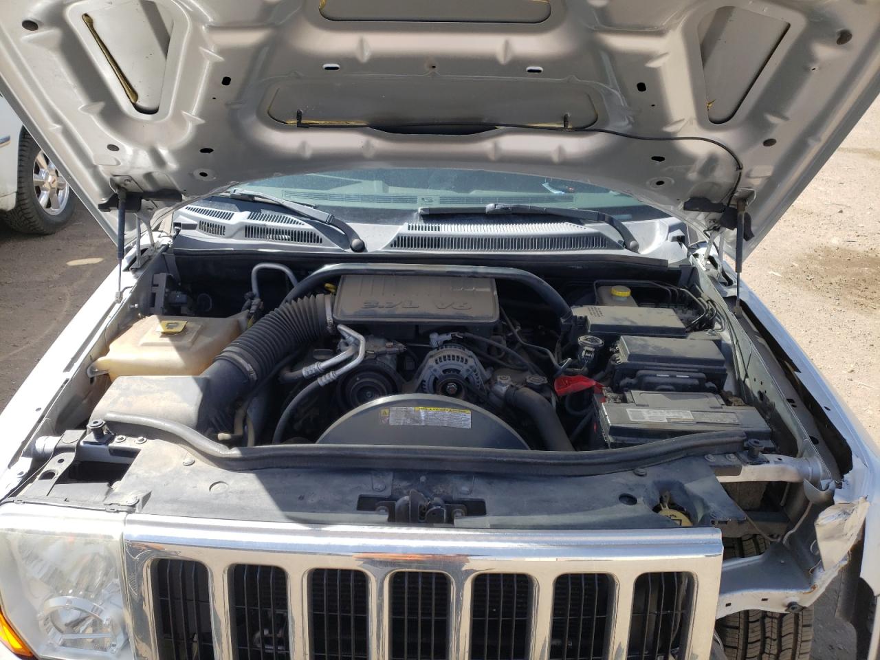 Photo 7 from auction – 2010 JEEP COMMANDER with VIN 1J4RH4GK2AC113747