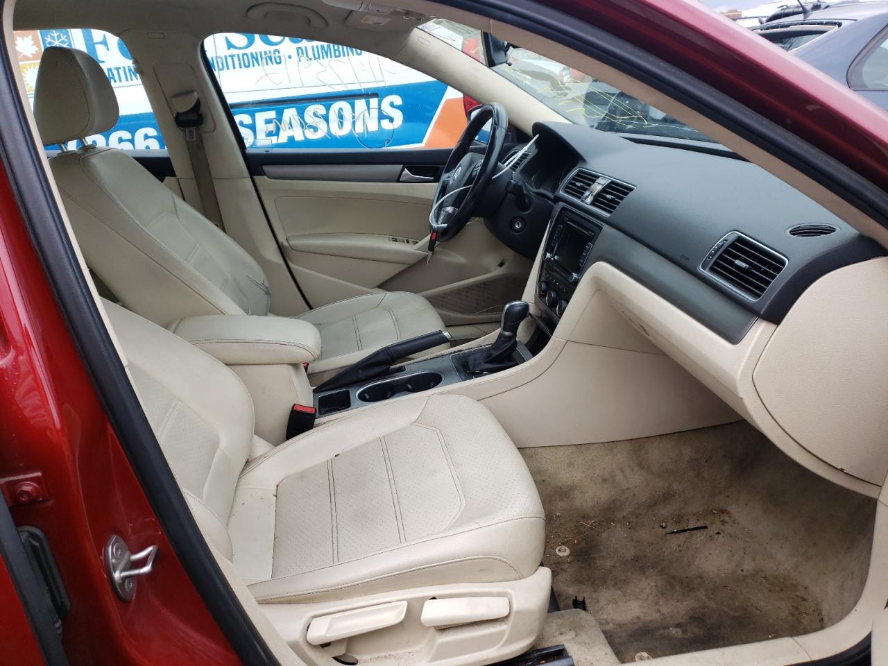 Photo 5 from auction – 2015 VOLKSWAGEN PASSAT SE with VIN 1VWBV7A35FC083313