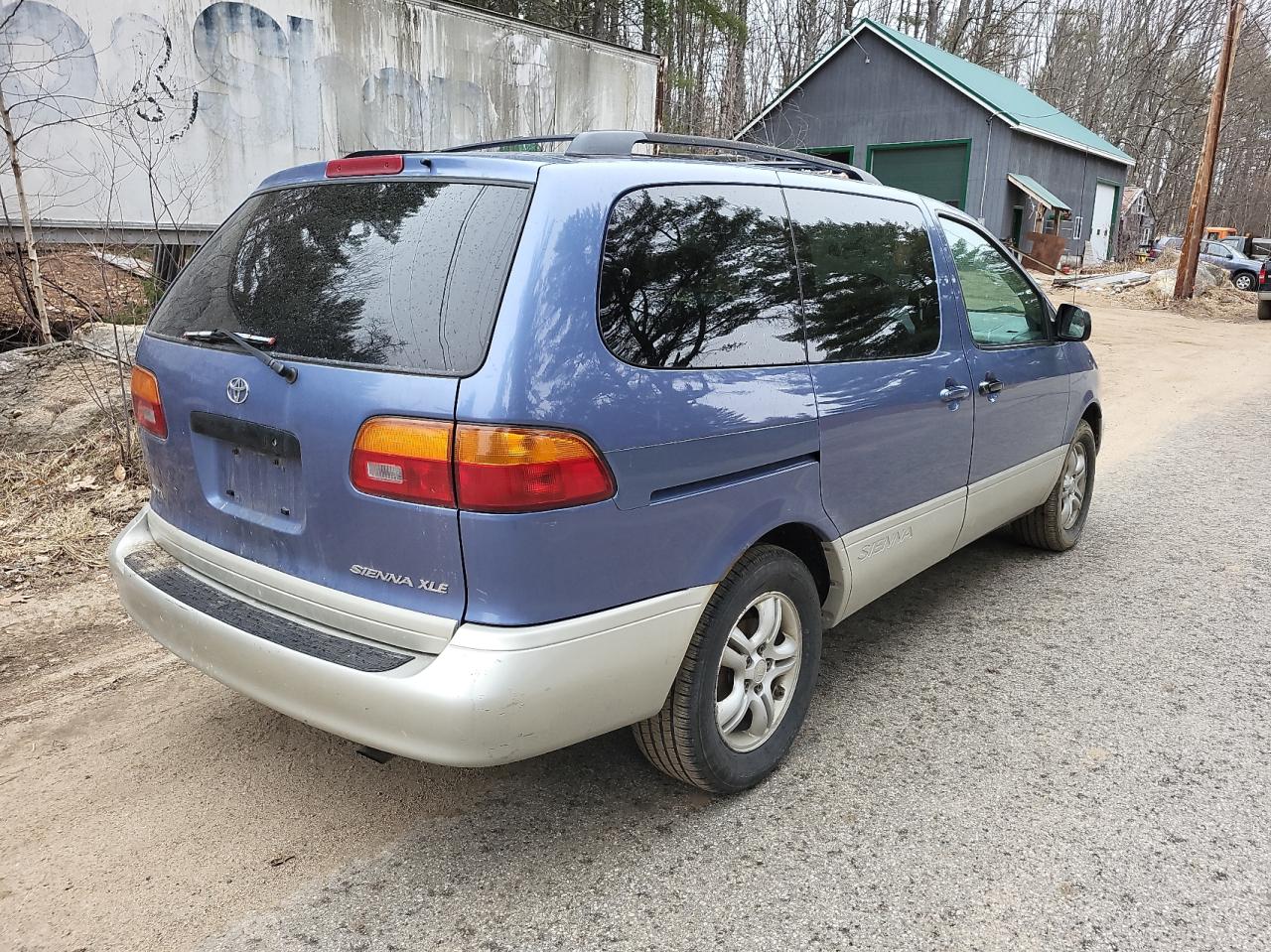 Photo 4 from auction – 2000 TOYOTA SIENNA LE with VIN 4T3ZF13C0YU273867