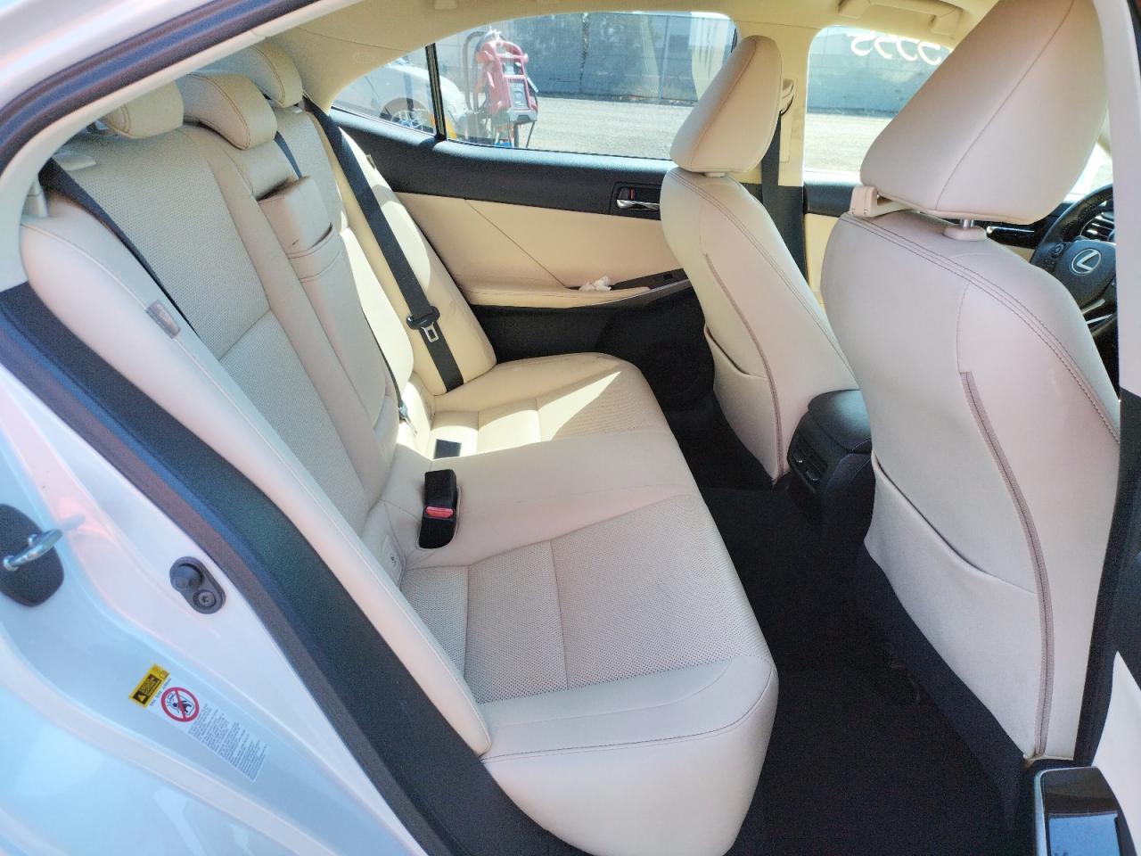 Photo 6 from auction – 2016 LEXUS IS 200T with VIN JTHBA1D27G5013461