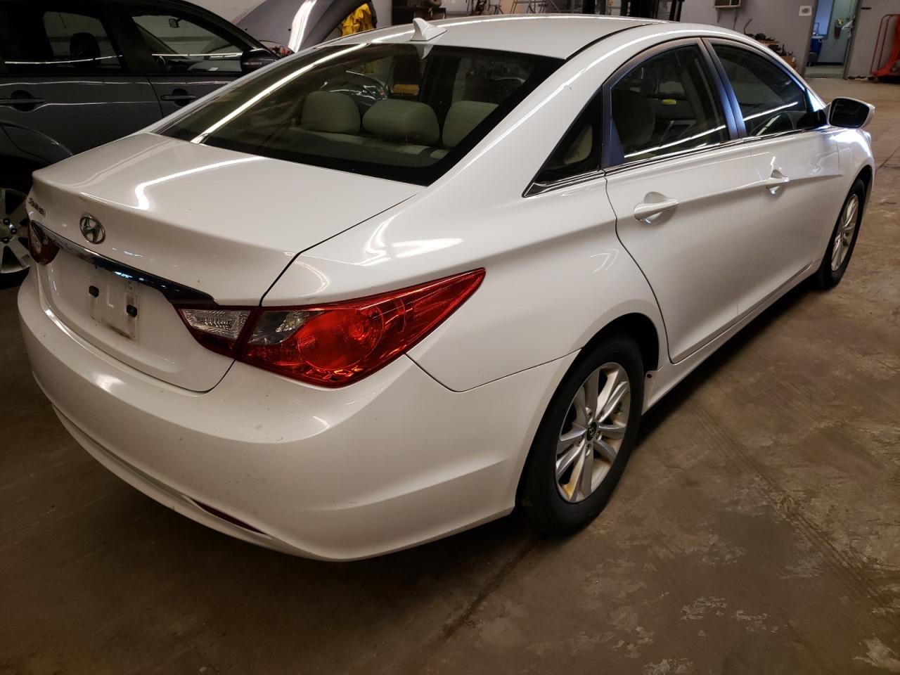 Photo 4 from auction – 2011 HYUNDAI SONATA GLS with VIN 5NPEB4AC7BH169440