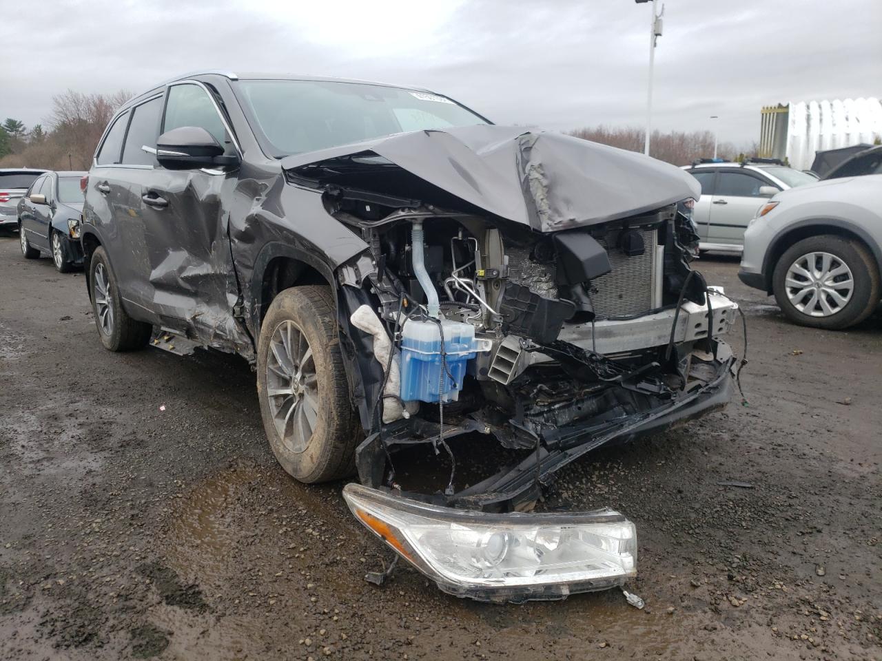 TOYOTA HIGHLANDER 2018 with VIN 5TDJZRFH8JS909937 - Photo from auction