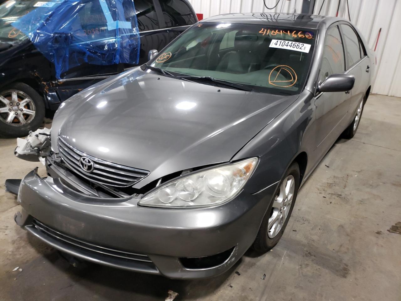 Photo 2 from auction – 2005 TOYOTA CAMRY LE with VIN JTDBF30K050159442