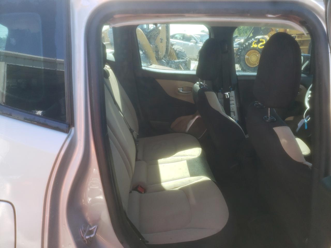 Photo 6 from auction – 2017 JEEP RENEGADE S with VIN ZACCJAAB3HPF56969