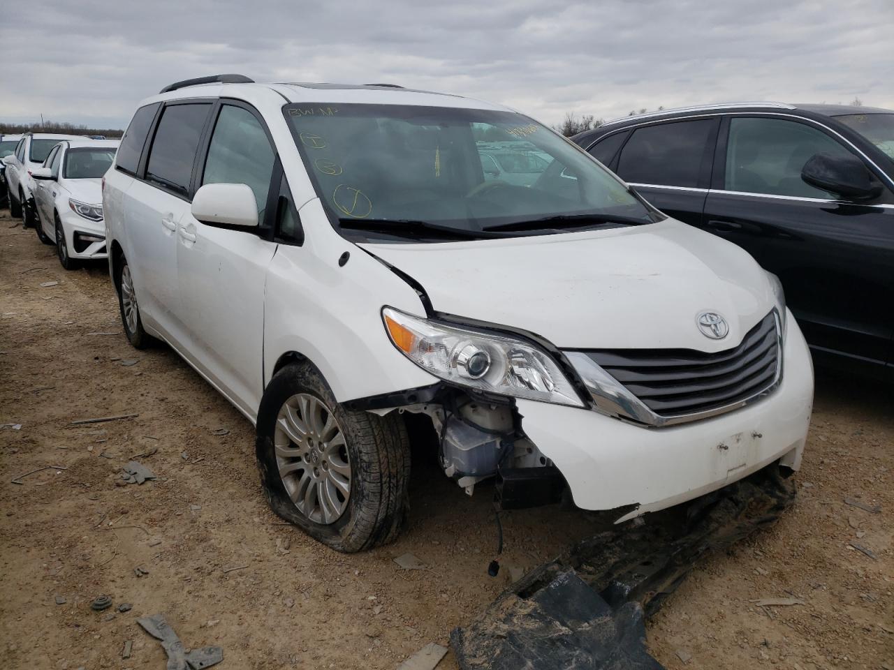 Photo 1 from auction – 2011 TOYOTA SIENNA XLE with VIN 5TDYK3DC4BS152463