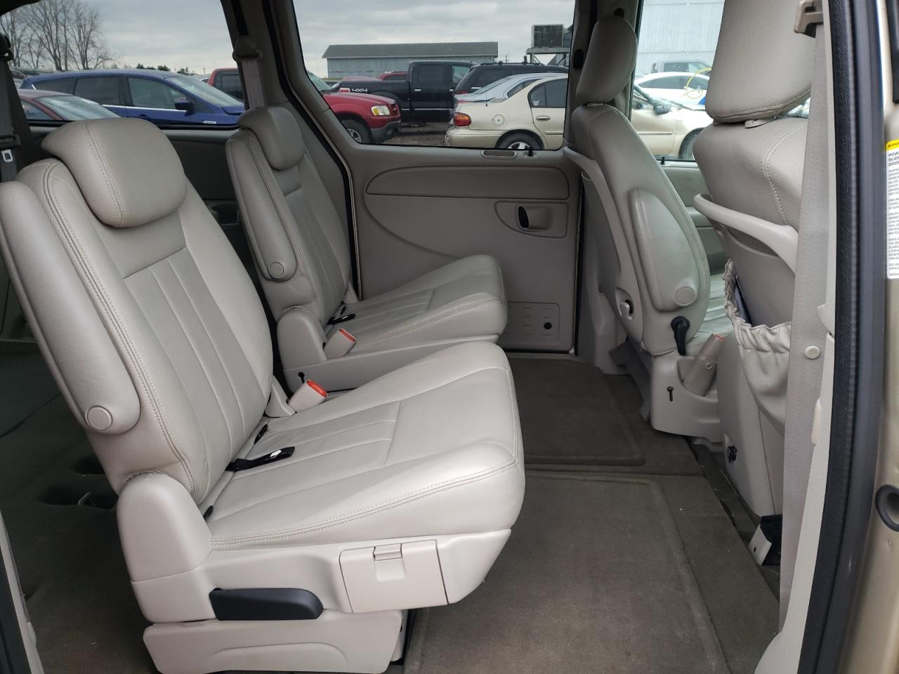 Photo 6 from auction – 2005 DODGE GRAND CARA with VIN 2D4GP44L35R362894