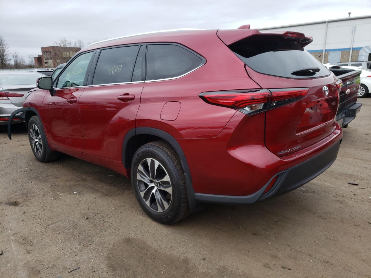 Photo 3 from auction – 2021 TOYOTA HIGHLANDER with VIN 5TDGZRBH3MS145631