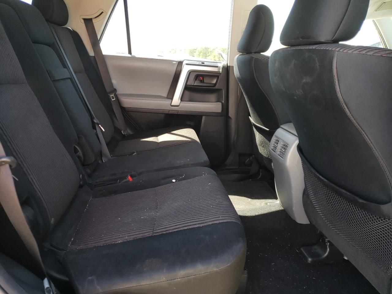 Photo 6 from auction – 2010 TOYOTA 4RUNNER SR with VIN JTEZU5JR5A5013218