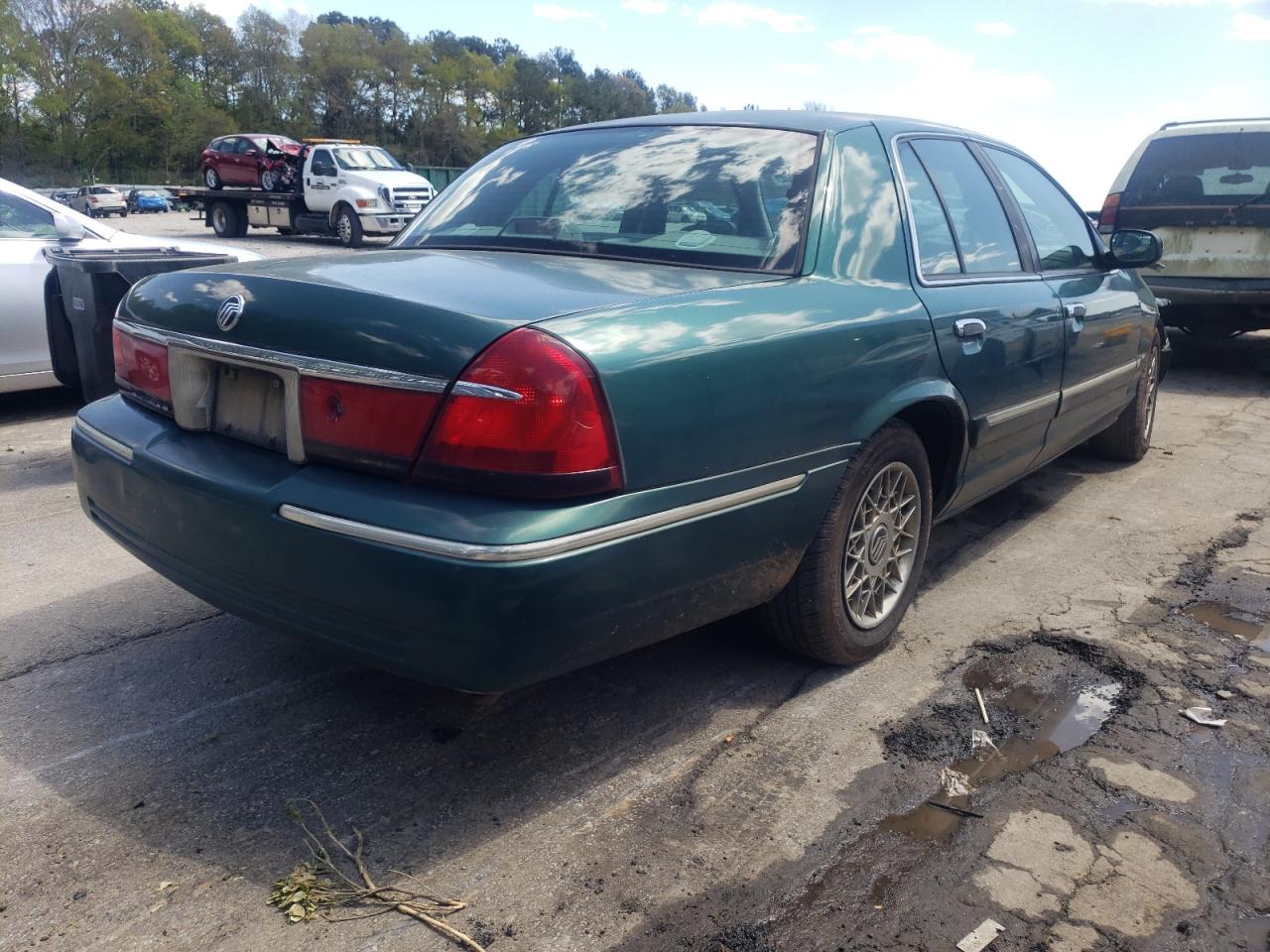 Photo 4 from auction – 2001 MERCURY GRAND MARQ with VIN 2MEFM74W51X631155