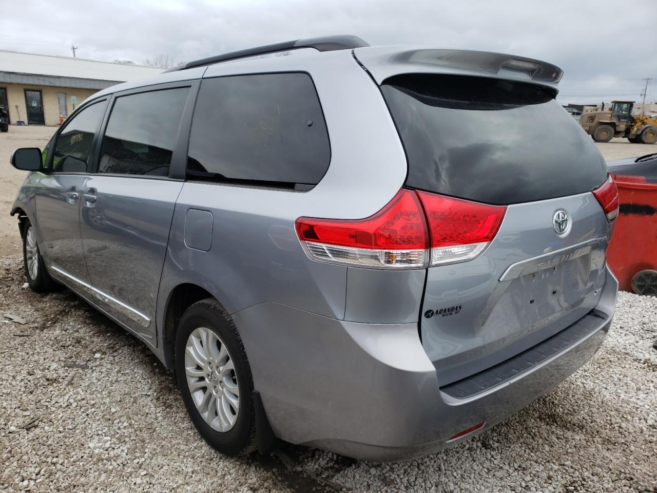 Photo 3 from auction – 2012 TOYOTA SIENNA XLE with VIN 5TDYK3DCXCS192757